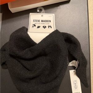 Steve Madden black Knit triangle Scarf